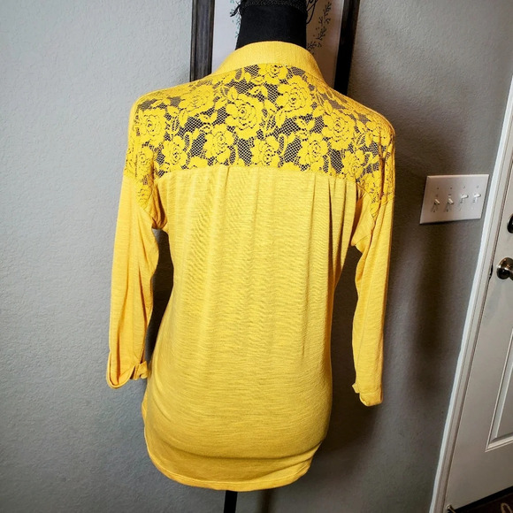 Paper + Tee Women's Size Medium Mustard Yellow Buttondown Lace Blouse - Picture 12 of 13